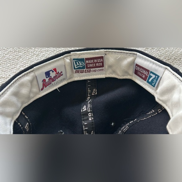 Boston Red Sox Fitted Hat (7 1/2) - Picture 4 of 5